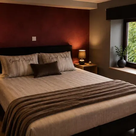 Dom wakacyjny Maison Samree Met Indoor Wellness La-Roche-en-Ardenne